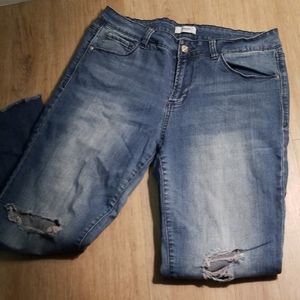 Distressed crop stretch jeans